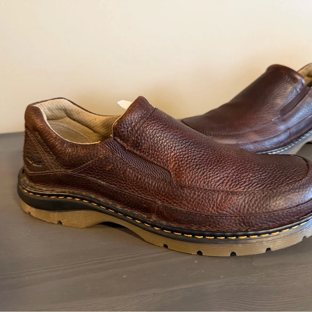Dr. Martens sleek dark
